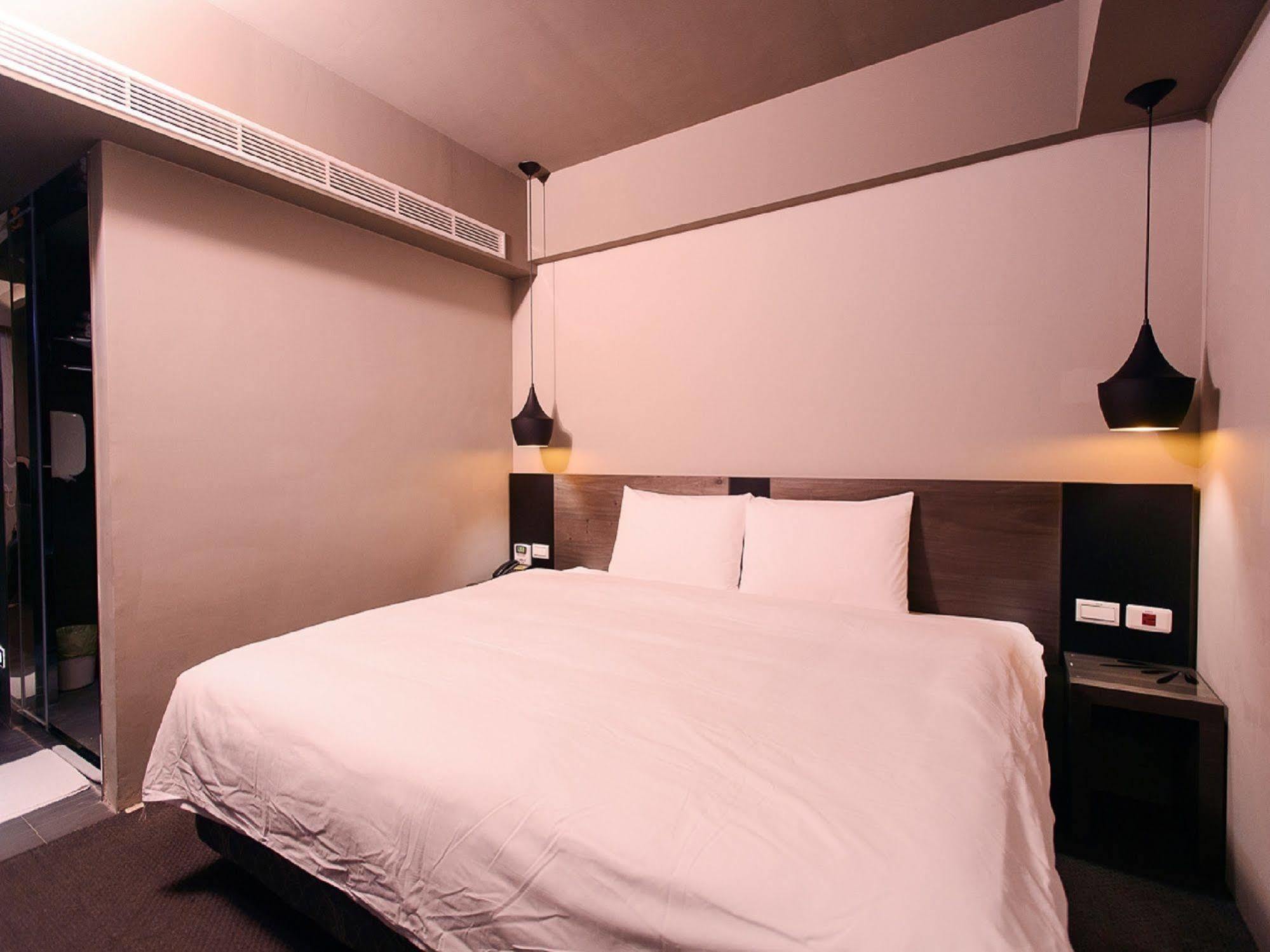 Kiwi Express Hotel - Jiuru Rd Kaohsiung Zewnętrze zdjęcie
