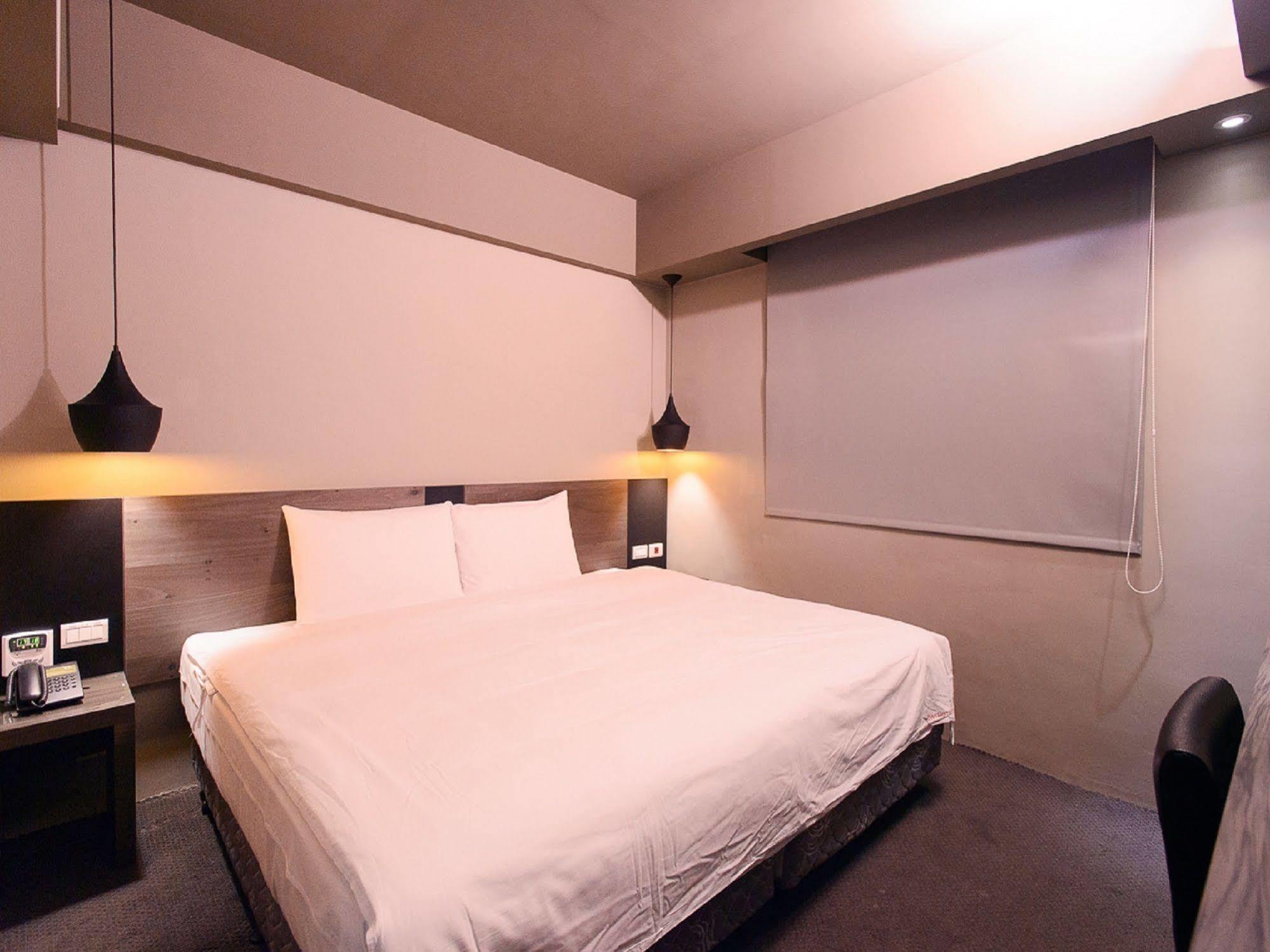 Kiwi Express Hotel - Jiuru Rd Kaohsiung Zewnętrze zdjęcie