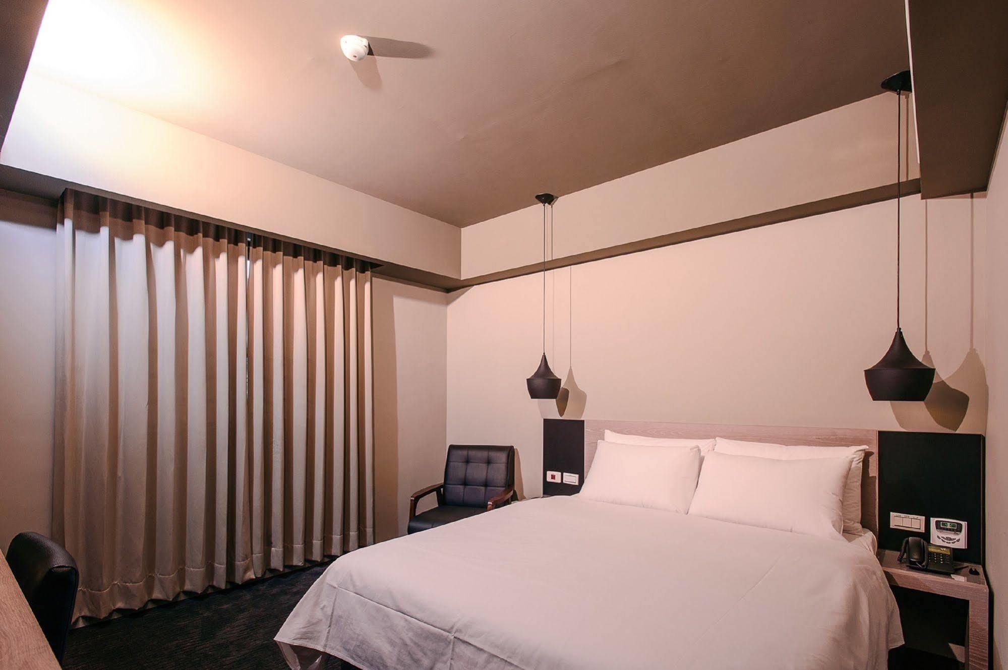 Kiwi Express Hotel - Jiuru Rd Kaohsiung Zewnętrze zdjęcie