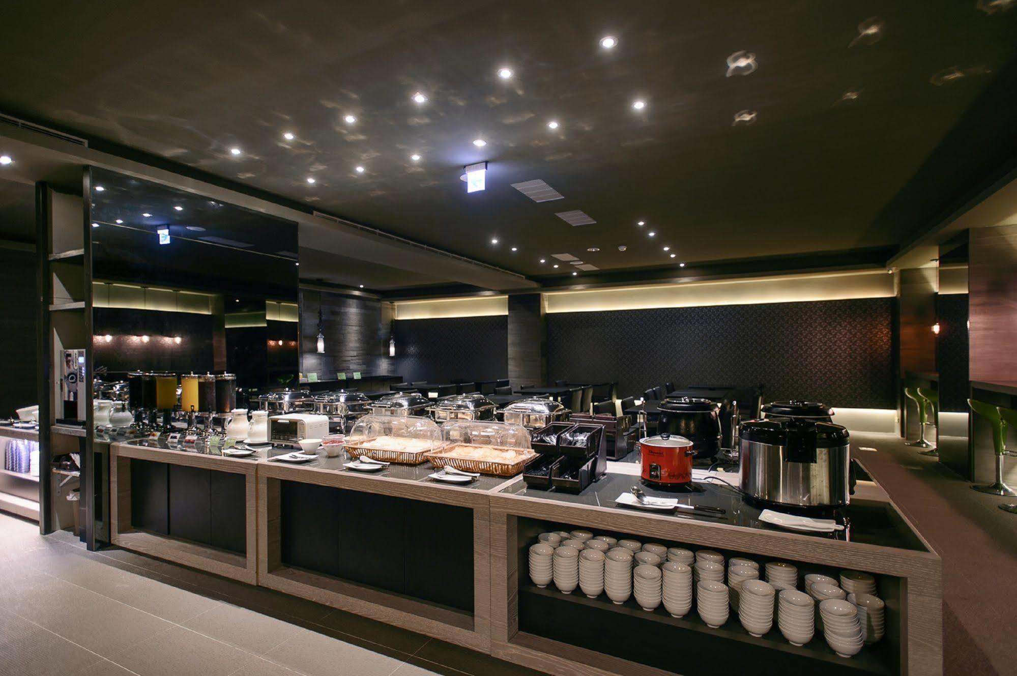 Kiwi Express Hotel - Jiuru Rd Kaohsiung Zewnętrze zdjęcie